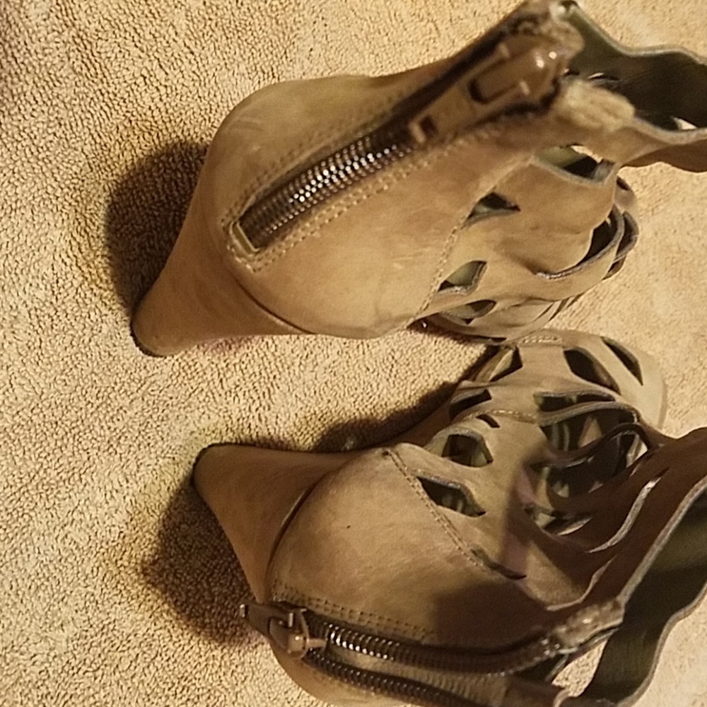 Shoes - Picture 2 of 3